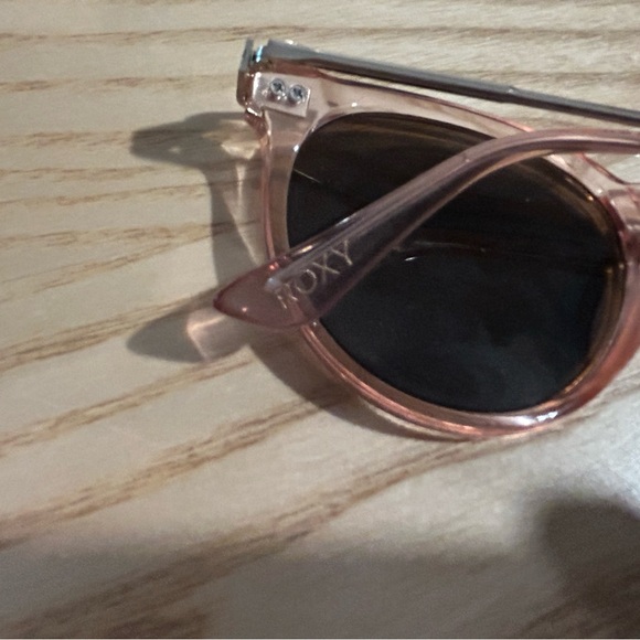 Roxy Pink Sunglasses - Picture 4 of 4
